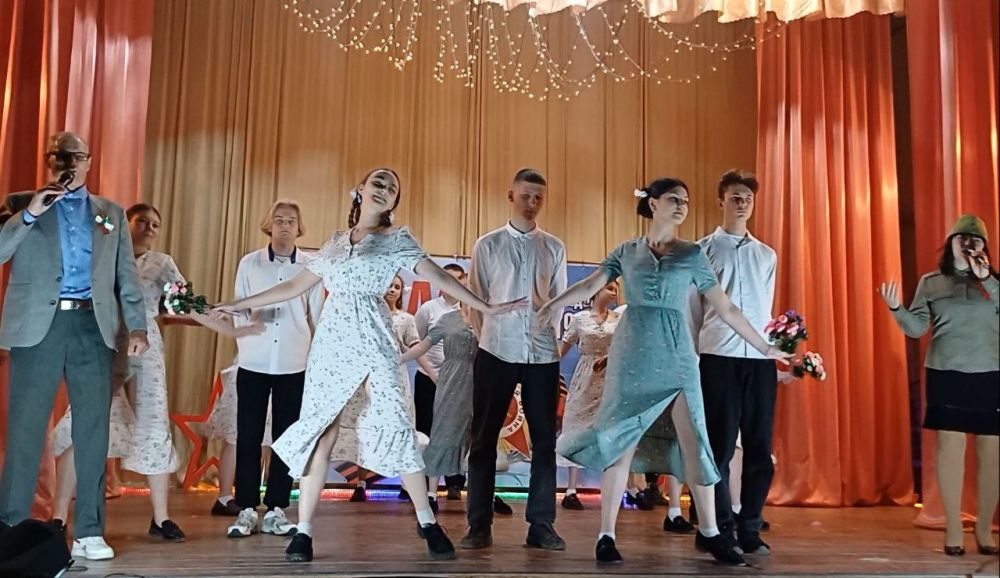 Сегодня в центре досуга "Дзержинец" состоялся концерт "Песни Великой Победы" - событие, приуроченное сразу к двум важным памятным датам : 80- й годовщине Победы в Великой Отечественной войне и Году защитника Отечества Сегодня в центре досуга "Дзержинец" состоялся концерт "Песни Великой Победы" - событие, приуроченное сразу к двум важным памятным датам : 80- й годовщине Победы в Великой Отечественной войне и Году защитника Отечества