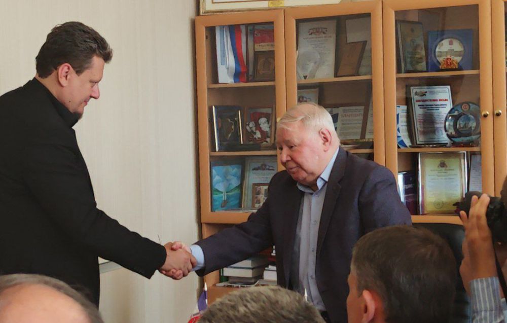 Общественные палаты Крыма и ЛНР подписали соглашение о сотрудничестве Общественные палаты Крыма и ЛНР подписали соглашение о сотрудничестве
