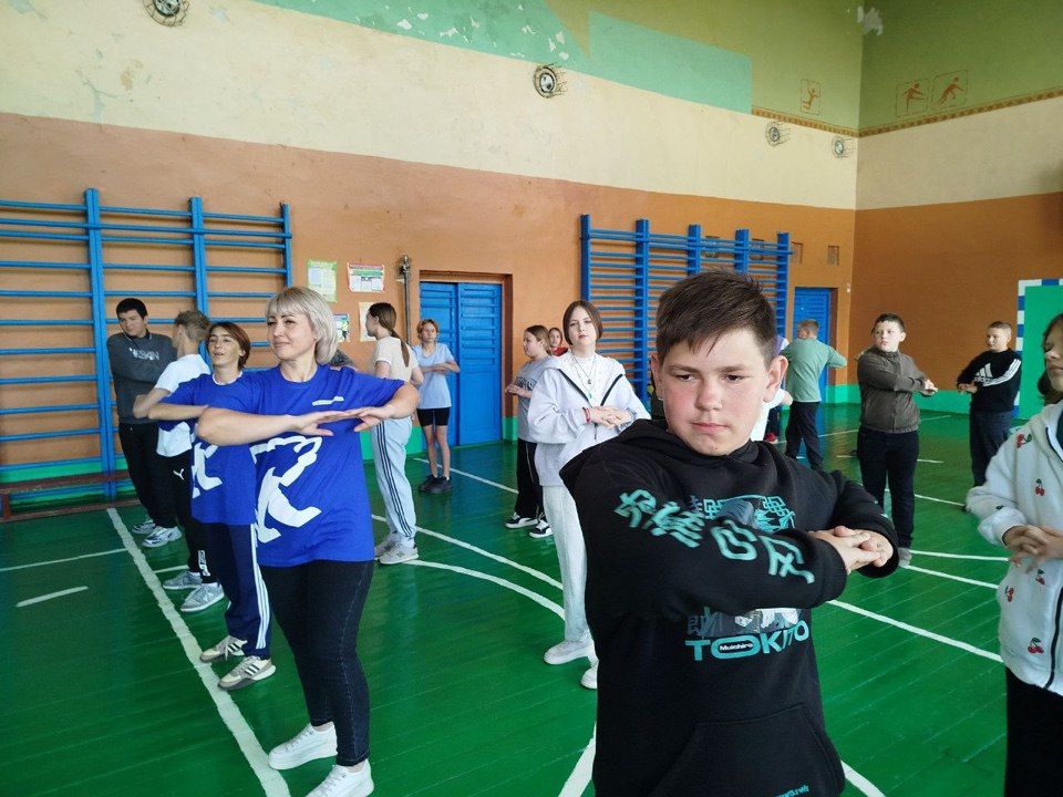Зарядка памяти: в Дьяковской гимназии почтили спортсмена-фронтовика Виктора Чукарина Зарядка памяти: в Дьяковской гимназии почтили спортсмена-фронтовика Виктора Чукарина