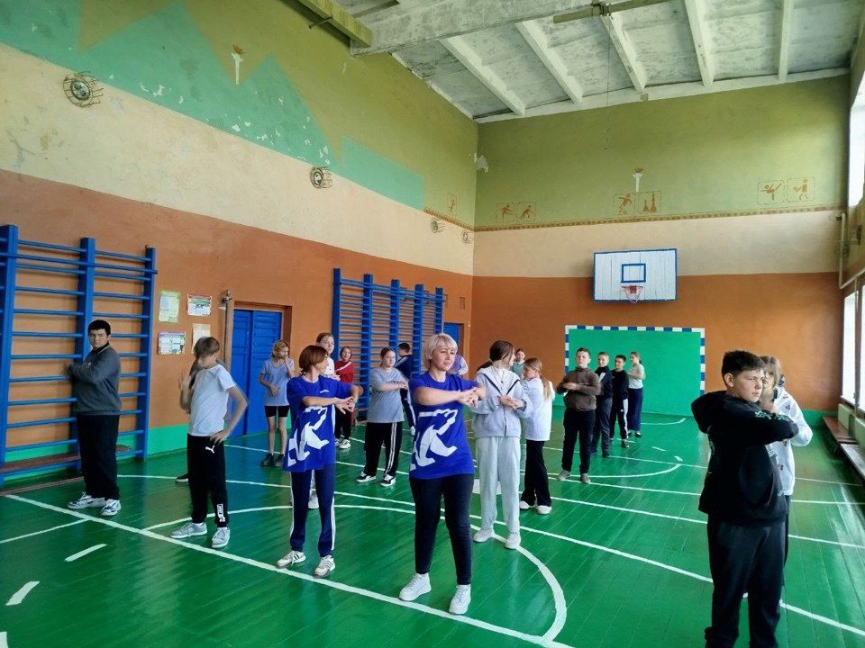 Зарядка памяти: в Дьяковской гимназии почтили спортсмена-фронтовика Виктора Чукарина Зарядка памяти: в Дьяковской гимназии почтили спортсмена-фронтовика Виктора Чукарина