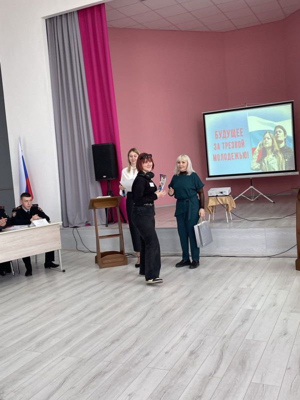 Муниципальной комиссией по делам несовершеннолетних и защите их прав при Администрации городского округа город Кировск совместно с педагогами двух образовательных учреждений города было проведено мероприятие на тему:... Муниципальной комиссией по делам несовершеннолетних и защите их прав при Администрации городского округа город Кировск совместно с педагогами двух образовательных учреждений города было проведено мероприятие на тему:...