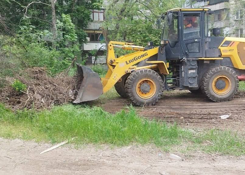 Коммунальные службы проводят работы на территории города Коммунальные службы проводят работы на территории города