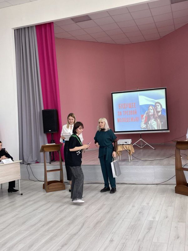 Муниципальной комиссией по делам несовершеннолетних и защите их прав при Администрации городского округа город Кировск совместно с педагогами двух образовательных учреждений города было проведено мероприятие на тему:... Муниципальной комиссией по делам несовершеннолетних и защите их прав при Администрации городского округа город Кировск совместно с педагогами двух образовательных учреждений города было проведено мероприятие на тему:...