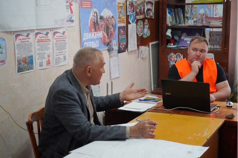 Советник Главы Хакасии проверил ход восстановления Володарской СШ Советник Главы Хакасии проверил ход восстановления Володарской СШ