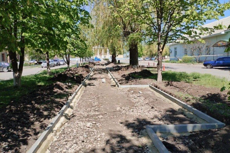 Хакасия облагораживает парки и аллеи в ЛНР Хакасия облагораживает парки и аллеи в ЛНР