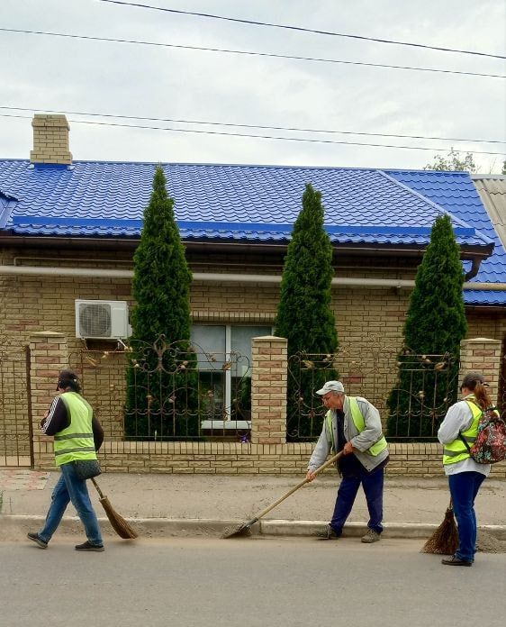 В Стаханове продолжаются работы по наведению чистоты и благоустройству городских территорий В Стаханове продолжаются работы по наведению чистоты и благоустройству городских территорий