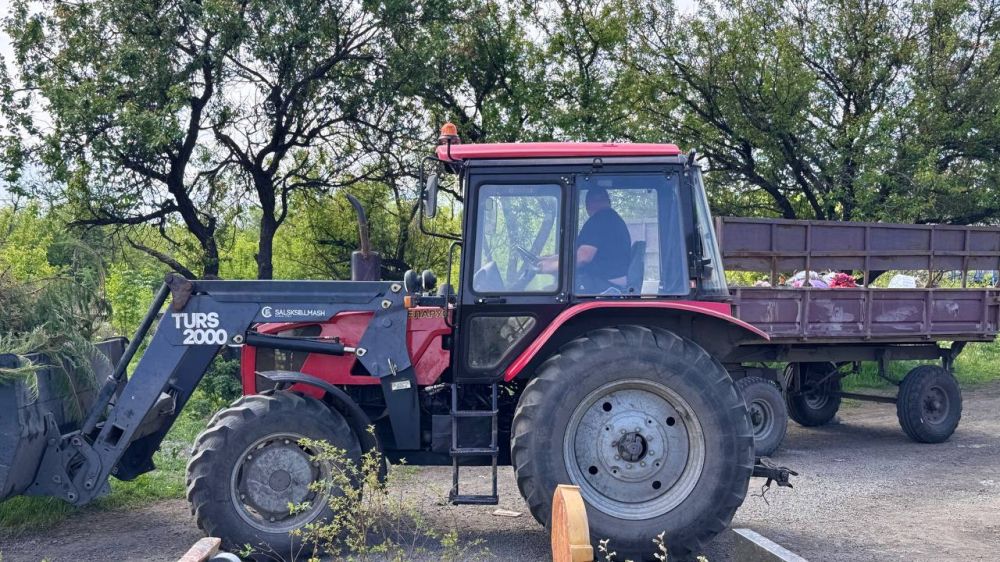 В рамках заключенного контракта с МУП «ЖЭК» города Ровеньки продолжаются работы по благоустройству территорий кладбищ, расположенных на пгт Дзержинский В рамках заключенного контракта с МУП «ЖЭК» города Ровеньки продолжаются работы по благоустройству территорий кладбищ, расположенных на пгт Дзержинский