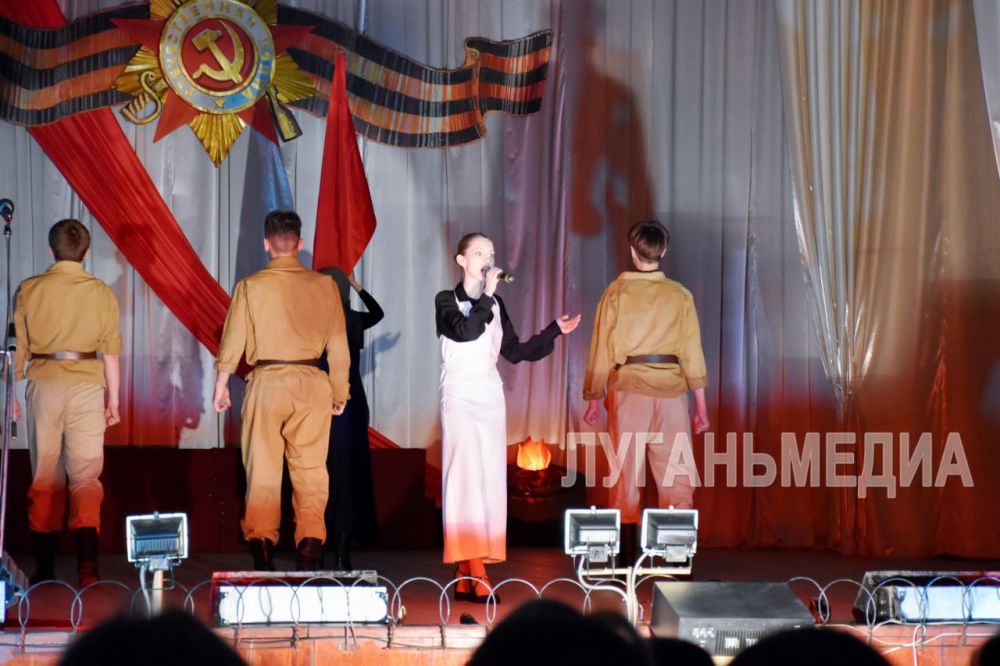 В Красном Луче представили концертную программу «Память сердца» В Красном Луче представили концертную программу «Память сердца»