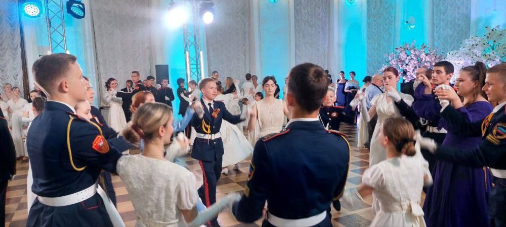 Виктор Водолацкий: 10-й юбилейный кадетский бал посетили кадеты Луганского кадетского корпуса Виктор Водолацкий: 10-й юбилейный кадетский бал посетили кадеты Луганского кадетского корпуса