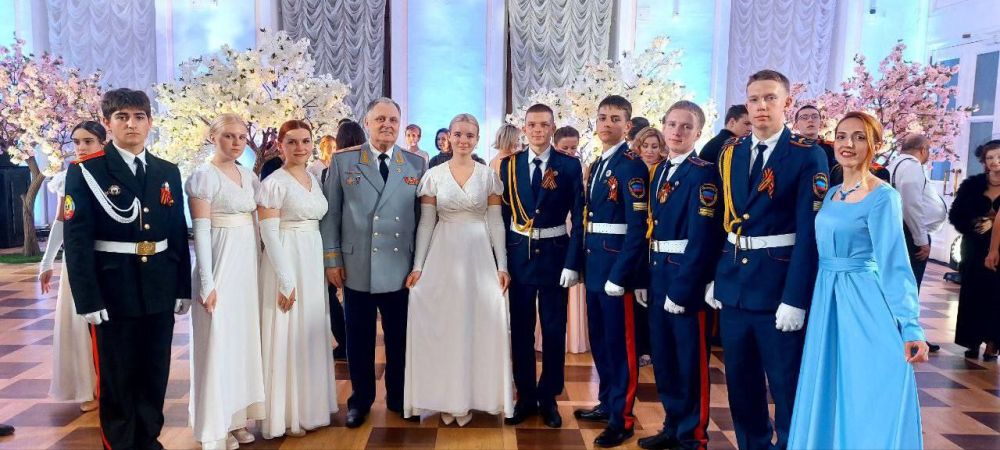Виктор Водолацкий: 10-й юбилейный кадетский бал посетили кадеты Луганского кадетского корпуса Виктор Водолацкий: 10-й юбилейный кадетский бал посетили кадеты Луганского кадетского корпуса
