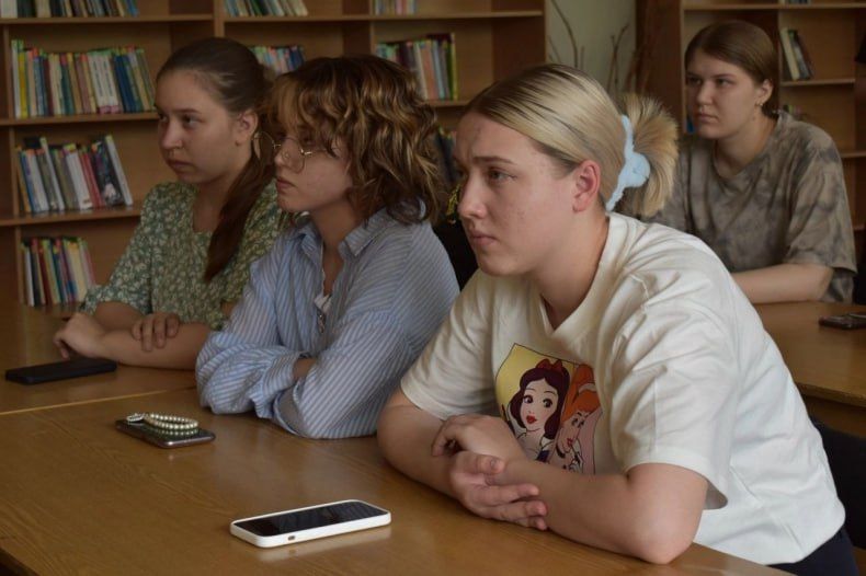 ОБЗОР ПРЕССЫ «ДОНБАСС ВОСТОЧНЫЙ»: Честь наивысшая носить русский мундир ОБЗОР ПРЕССЫ «ДОНБАСС ВОСТОЧНЫЙ»: Честь наивысшая носить русский мундир
