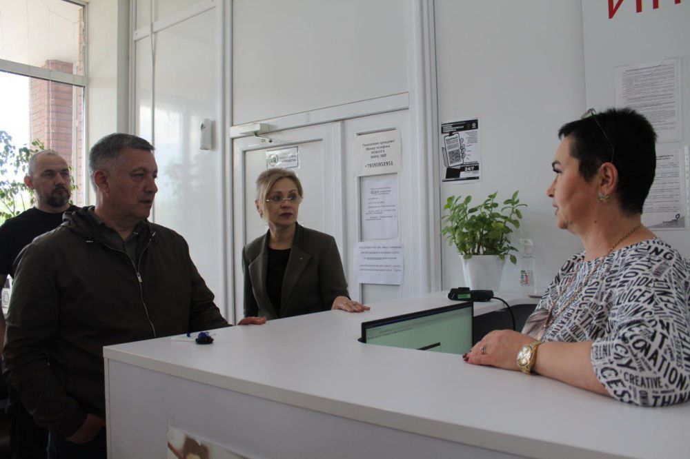 В рамках рабочей поездки Губернатор Иркутской области Игорь Кобзев посетил подшефный Кировск ЛНР В рамках рабочей поездки Губернатор Иркутской области Игорь Кобзев посетил подшефный Кировск ЛНР