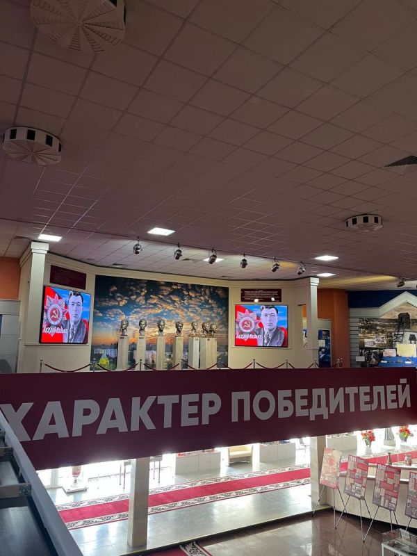 Активисты местного отделения "Молодой Гвардии Единой России" на базе "ЛГУ им. В. Даля" посетили памятный музей "Молодая Гвардия" Активисты местного отделения "Молодой Гвардии Единой России" на базе "ЛГУ им. В. Даля" посетили памятный музей "Молодая Гвардия"
