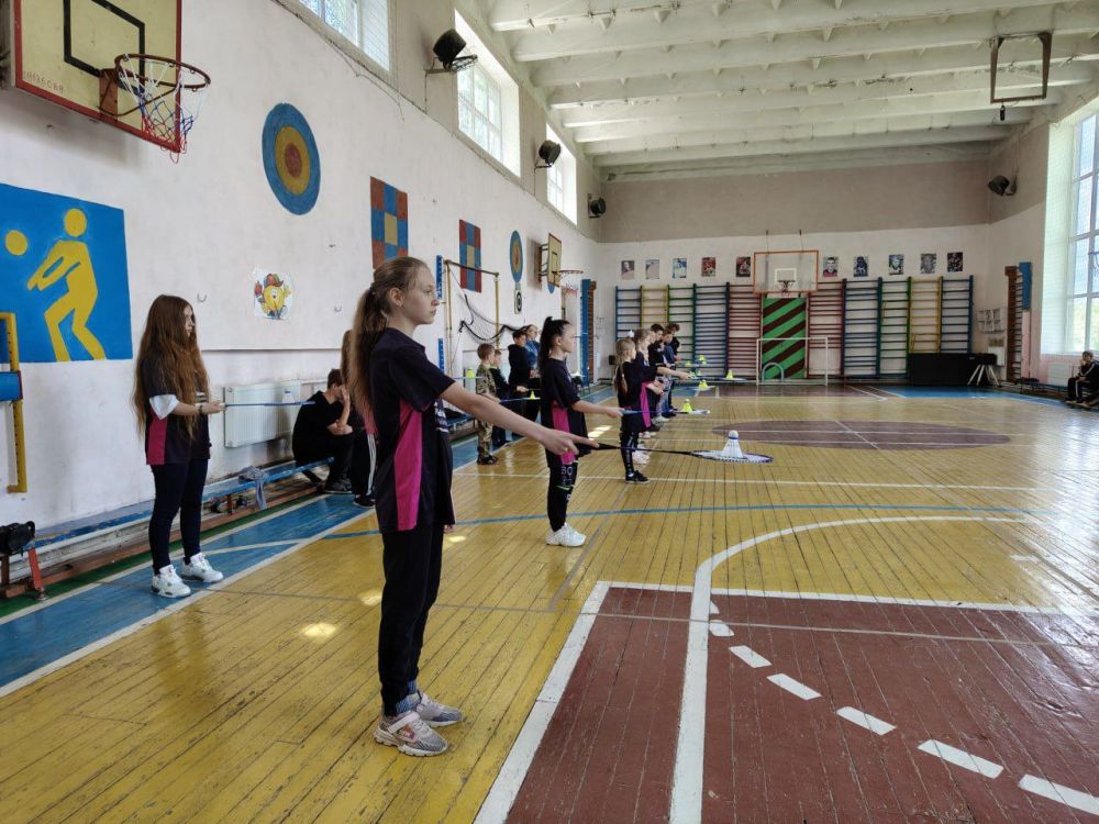 При поддержке отдела молодёжи и спорта, в рамках Всероссийского спортивного марафона «Сила России», совместно с представителями Лисичанского отделения Партии "Единая Россия", состоялась открытая тренировка по бадминтону для... При поддержке отдела молодёжи и спорта, в рамках Всероссийского спортивного марафона «Сила России», совместно с представителями Лисичанского отделения Партии "Единая Россия", состоялась открытая тренировка по бадминтону для...