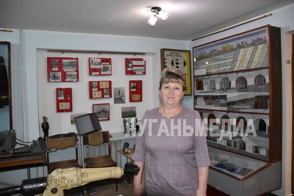 Глава Первомайского городского округа Сергей Колягин поздравил коллектив Музея истории города Первомайска с профессиональным праздником и подарил ламинатор, необходимый для оформления новых стендов фотографиями и... Глава Первомайского городского округа Сергей Колягин поздравил коллектив Музея истории города Первомайска с профессиональным праздником и подарил ламинатор, необходимый для оформления новых стендов фотографиями и...