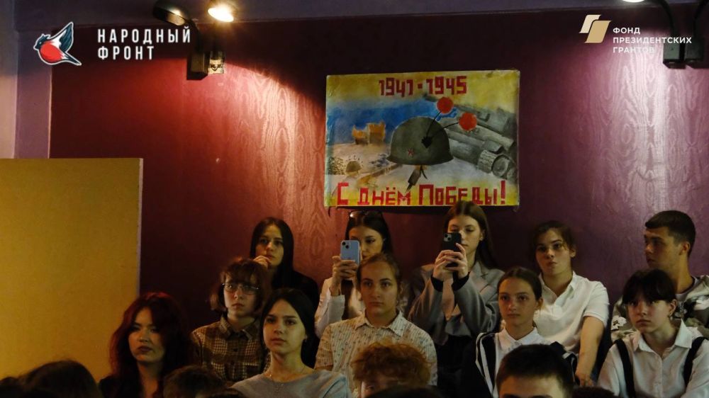 Молодёжка Народного фронта посетили школу №52 и рассказали старшеклассникам о нашей деятельности Молодёжка Народного фронта посетили школу №52 и рассказали старшеклассникам о нашей деятельности