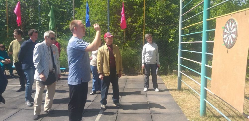 В Краснодонском центре физического здоровья «Спорт для всех» состоялся турнир по дартсу среди людей с ограниченными физическими возможностями В Краснодонском центре физического здоровья «Спорт для всех» состоялся турнир по дартсу среди людей с ограниченными физическими возможностями