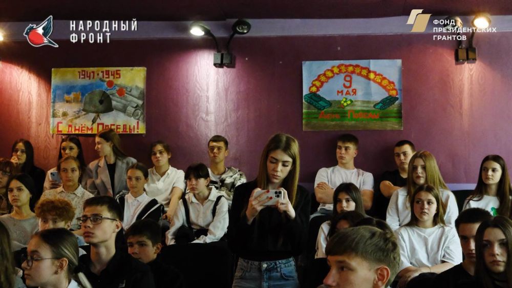 Молодёжка Народного фронта посетили школу №52 и рассказали старшеклассникам о нашей деятельности Молодёжка Народного фронта посетили школу №52 и рассказали старшеклассникам о нашей деятельности