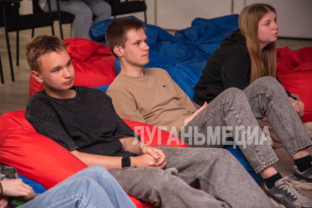 В Доме молодёжи состоялся просмотр фильма «Пророк. История Александра Пушкина» для всех жителей Луганска В Доме молодёжи состоялся просмотр фильма «Пророк. История Александра Пушкина» для всех жителей Луганска