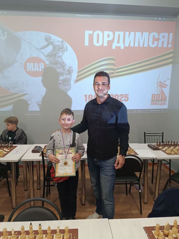 На базе «Краснодонской спортивной школы №1» прошёл захватывающий Турнир по шахматам, приуроченный к 80-летию Победы в Великой Отечественной войне На базе «Краснодонской спортивной школы №1» прошёл захватывающий Турнир по шахматам, приуроченный к 80-летию Победы в Великой Отечественной войне