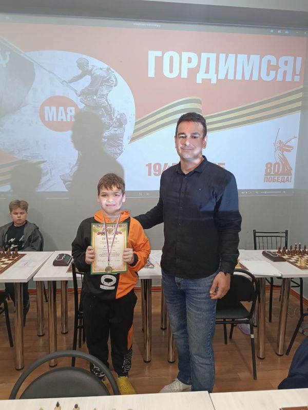 На базе «Краснодонской спортивной школы №1» прошёл захватывающий Турнир по шахматам, приуроченный к 80-летию Победы в Великой Отечественной войне На базе «Краснодонской спортивной школы №1» прошёл захватывающий Турнир по шахматам, приуроченный к 80-летию Победы в Великой Отечественной войне