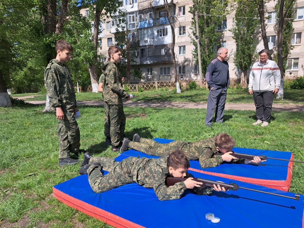 В Свердловске прошла тренировка по стрельбе для школьников В Свердловске прошла тренировка по стрельбе для школьников