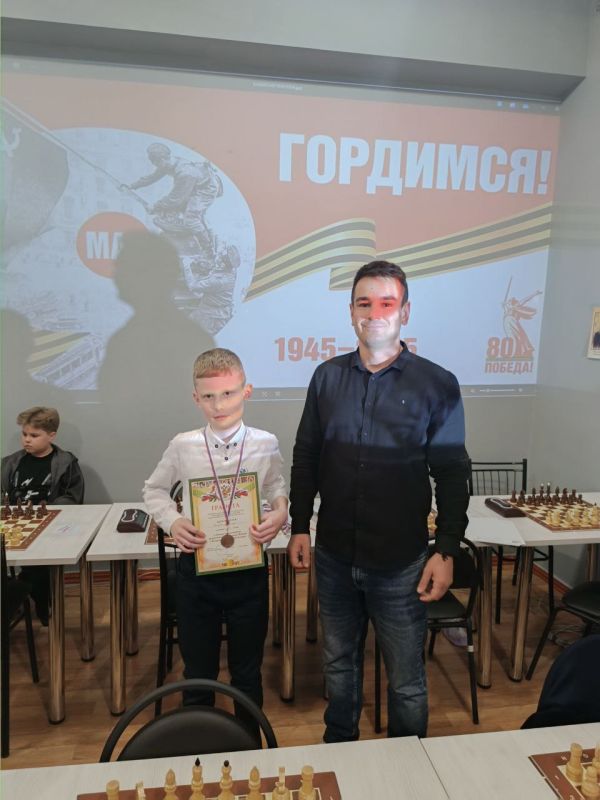 На базе «Краснодонской спортивной школы №1» прошёл захватывающий Турнир по шахматам, приуроченный к 80-летию Победы в Великой Отечественной войне На базе «Краснодонской спортивной школы №1» прошёл захватывающий Турнир по шахматам, приуроченный к 80-летию Победы в Великой Отечественной войне