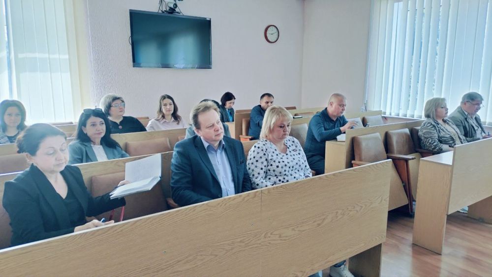Глава городского округа город Ровеньки Андрей Рубанцов понедельник начал с традиционного рабочего совещания Глава городского округа город Ровеньки Андрей Рубанцов понедельник начал с традиционного рабочего совещания