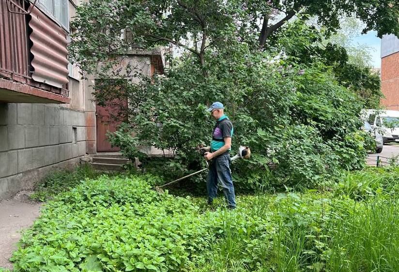 Коммунальные службы проводят работы на территории города Коммунальные службы проводят работы на территории города