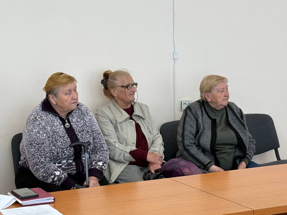 В Кировске состоялся еженедельный приём граждан В Кировске состоялся еженедельный приём граждан