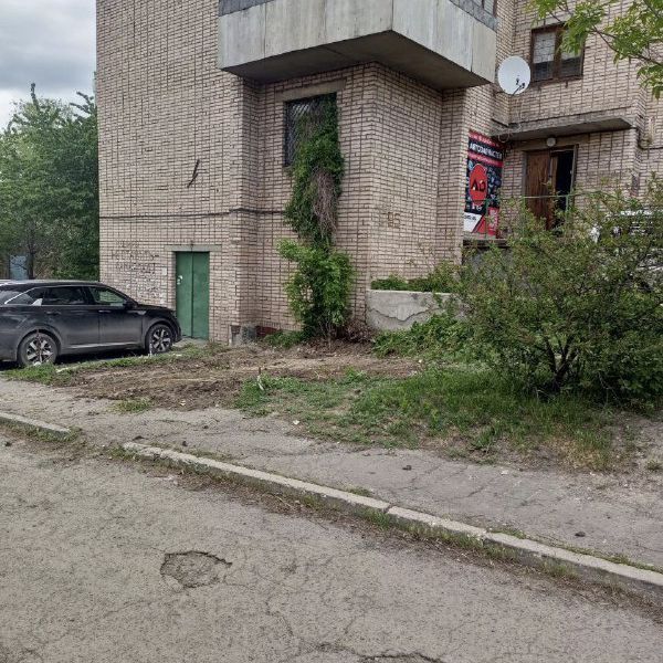 Единая управляющая компания продолжает работы по уборке придомовой территории и вывозу листвы и веток Единая управляющая компания продолжает работы по уборке придомовой территории и вывозу листвы и веток