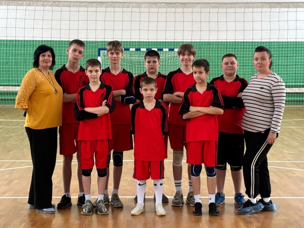 На базе МБУ ДО "Лутугинская спортивная школа" состоялась захватывающая финальная встреча Первенства ЛНР по волейболу На базе МБУ ДО "Лутугинская спортивная школа" состоялась захватывающая финальная встреча Первенства ЛНР по волейболу
