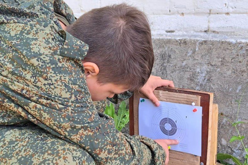 Тренировка по стрельбе для школьников прошла в рамках «Силы России» в Свердловске Тренировка по стрельбе для школьников прошла в рамках «Силы России» в Свердловске
