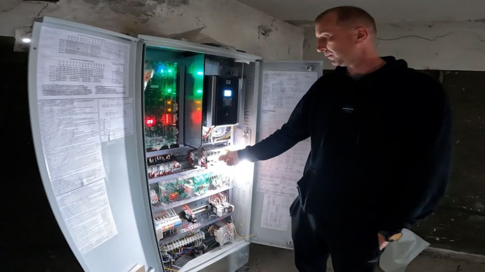 В доме № 1 в квартале Лесной г. Краснодона завершён монтаж нового лифта В доме № 1 в квартале Лесной г. Краснодона завершён монтаж нового лифта