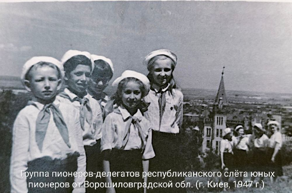 Анна Тодорова: — Будь готов! — Всегда готов! Анна Тодорова: — Будь готов! — Всегда готов!