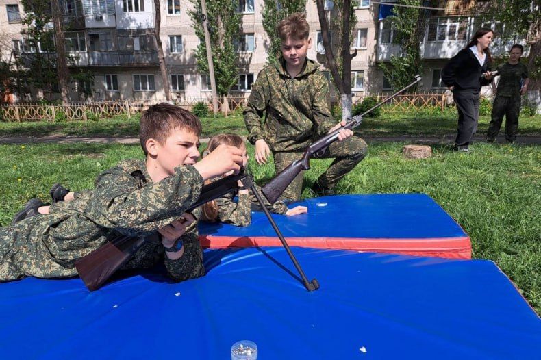 Тренировка по стрельбе для школьников прошла в рамках «Силы России» в Свердловске Тренировка по стрельбе для школьников прошла в рамках «Силы России» в Свердловске