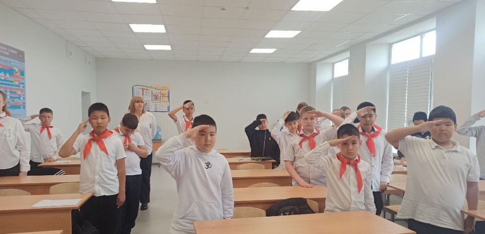 В День детских общественных организаций России в Городовиковской многопрофильной гимназии им. Б.Б. Городовикова советником директора по воспитанию Шевцовой Натальей Владимировной был организован трехсторонний телемост В День детских общественных организаций России в Городовиковской многопрофильной гимназии им. Б.Б. Городовикова советником директора по воспитанию Шевцовой Натальей Владимировной был организован трехсторонний телемост