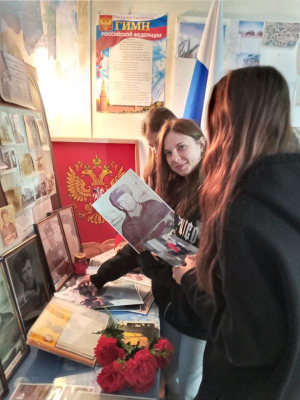 В рамках празднования Международного дня музеев, библиотекарь филиала 13 "Плахо-Петровская библиотека" организовала для жителей села День открытых дверей В рамках празднования Международного дня музеев, библиотекарь филиала 13 "Плахо-Петровская библиотека" организовала для жителей села День открытых дверей