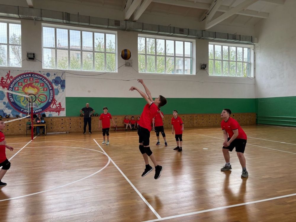 На базе МБУ ДО "Лутугинская спортивная школа" состоялась захватывающая финальная встреча Первенства ЛНР по волейболу На базе МБУ ДО "Лутугинская спортивная школа" состоялась захватывающая финальная встреча Первенства ЛНР по волейболу