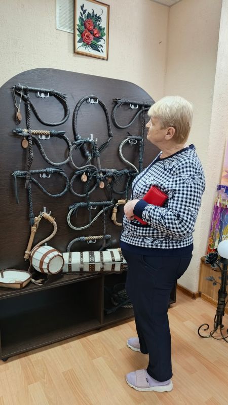 Постоянно действующая выставка работ мастеров «Ровенецкой слободы», располагающаяся во Дворце культуры имени Горького, уже в который раз подчёркивает свою историческую и духовно-нравственную значимость Постоянно действующая выставка работ мастеров «Ровенецкой слободы», располагающаяся во Дворце культуры имени Горького, уже в который раз подчёркивает свою историческую и духовно-нравственную значимость