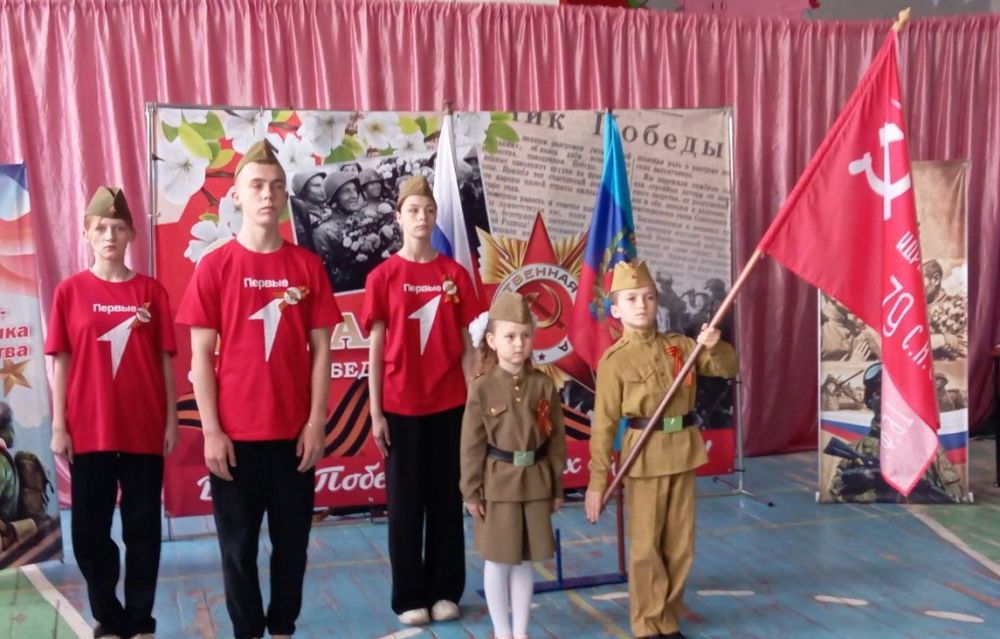 В преддверии праздника Дня Победы образовательные организации города Лисичанска приняли участие в патриотической эстафете "Знамя Победы" В преддверии праздника Дня Победы образовательные организации города Лисичанска приняли участие в патриотической эстафете "Знамя Победы"