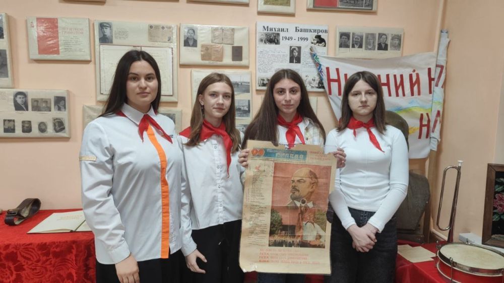 В День детских общественных организаций России в Городовиковской многопрофильной гимназии им. Б.Б. Городовикова советником директора по воспитанию Шевцовой Натальей Владимировной был организован трехсторонний телемост В День детских общественных организаций России в Городовиковской многопрофильной гимназии им. Б.Б. Городовикова советником директора по воспитанию Шевцовой Натальей Владимировной был организован трехсторонний телемост