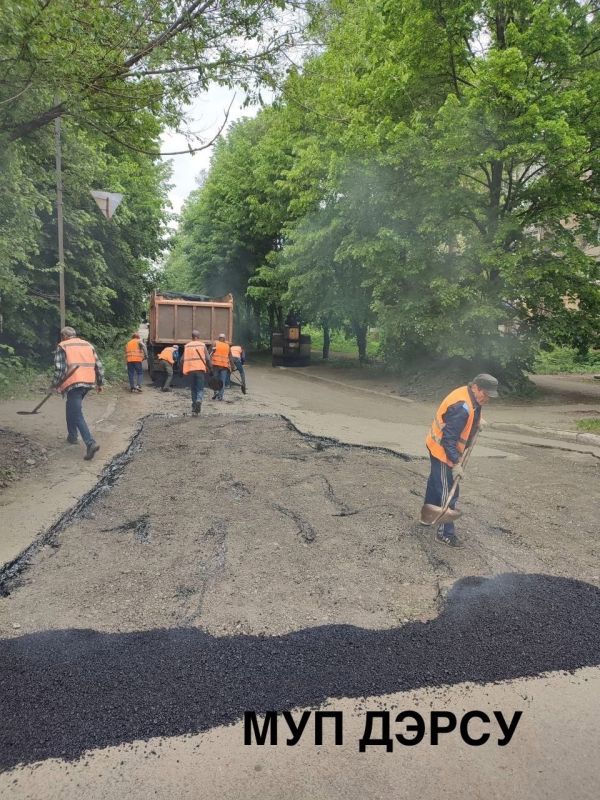 За период с 13 по 16 мая работниками МУП "ДЭРСУ" были выполнены следующие работы: За период с 13 по 16 мая работниками МУП "ДЭРСУ" были выполнены следующие работы: