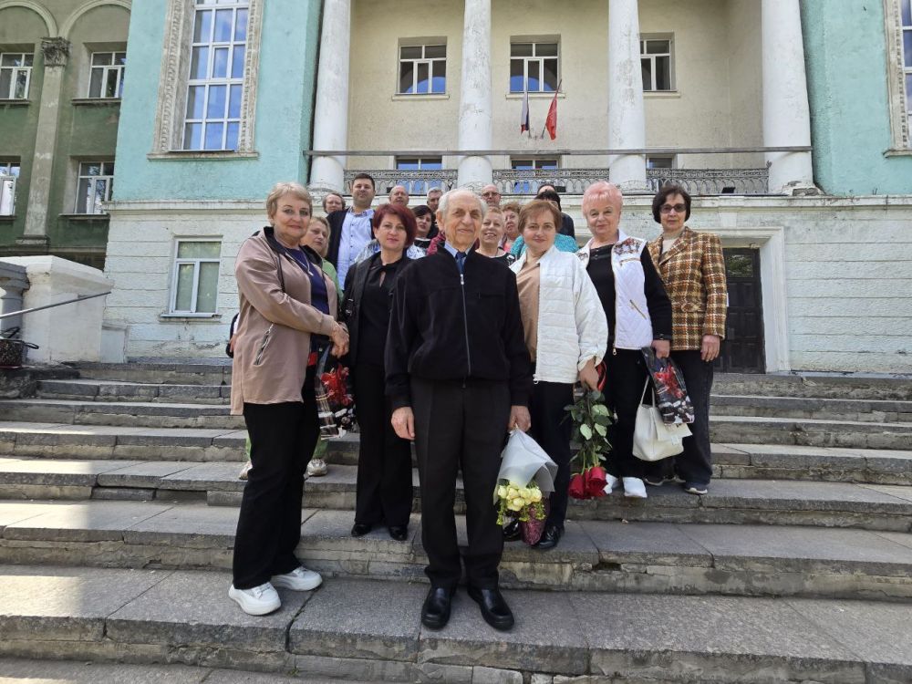 Краснолучской стоматологической поликлинике 35 лет Краснолучской стоматологической поликлинике 35 лет