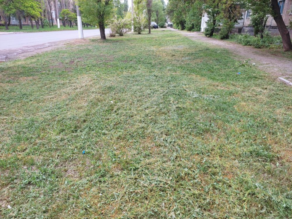 В Стаханове продолжаются работы по наведению чистоты и благоустройству городских территорий В Стаханове продолжаются работы по наведению чистоты и благоустройству городских территорий