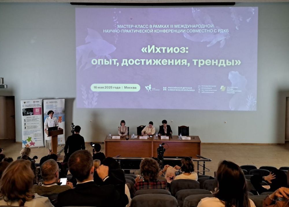 Главный внештатный дерматовенеролог Министерства здравоохранения ЛНР РУСИНА Елена Николаевна c коллегами дерматовенерологами и главным внештатным специалистом по педиатрии Министерства здравоохранения ЛНР МАТАЕВОЙ Натальей... Главный внештатный дерматовенеролог Министерства здравоохранения ЛНР РУСИНА Елена Николаевна c коллегами дерматовенерологами и главным внештатным специалистом по педиатрии Министерства здравоохранения ЛНР МАТАЕВОЙ Натальей...