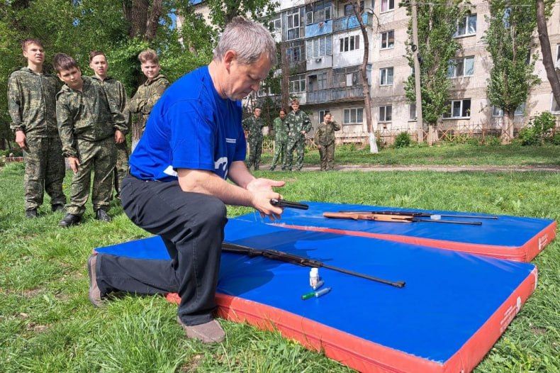 Тренировка по стрельбе для школьников прошла в рамках «Силы России» в Свердловске Тренировка по стрельбе для школьников прошла в рамках «Силы России» в Свердловске
