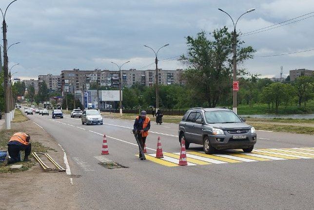 Коммунальные службы проводят работы на территории города Коммунальные службы проводят работы на территории города