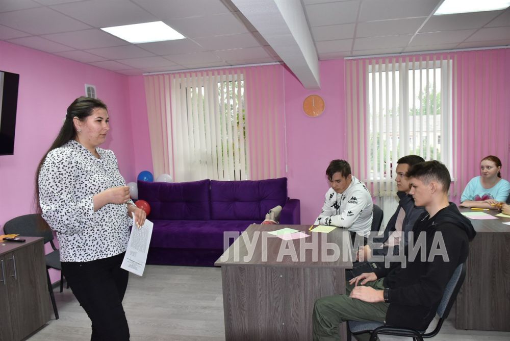 В Лутугино прошла интеллектуальная квиз-игра, посвященная правам и обязанностям молодежи В Лутугино прошла интеллектуальная квиз-игра, посвященная правам и обязанностям молодежи