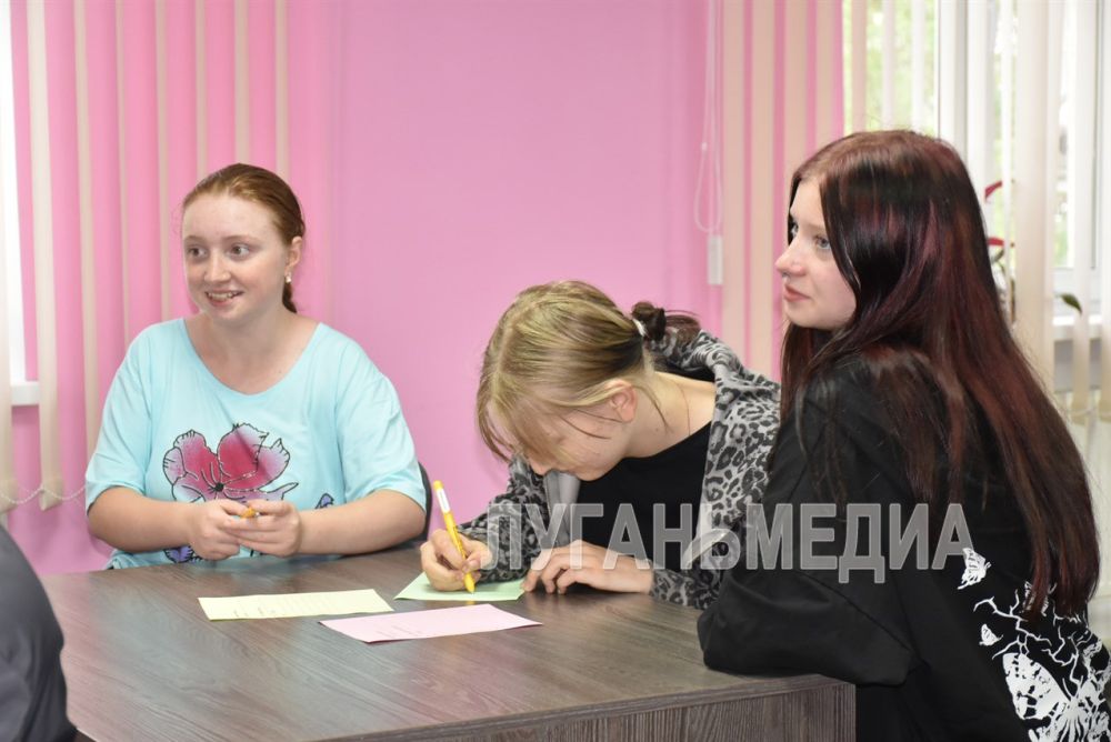 В Лутугино прошла интеллектуальная квиз-игра, посвященная правам и обязанностям молодежи В Лутугино прошла интеллектуальная квиз-игра, посвященная правам и обязанностям молодежи